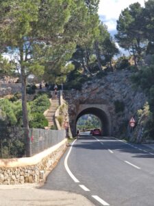 Maljorkos grožis: tuneliukas po kalniuku